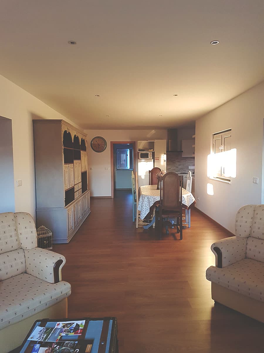 Reabilitação completa de moradia, cobertura e acesso à piscina CR